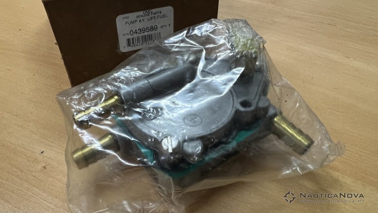 NEW Evinrude Johnson Outboard Fuel Lift Pump Assembly *439589*